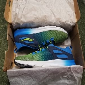 Boys saucany S-fusion shoes size 4